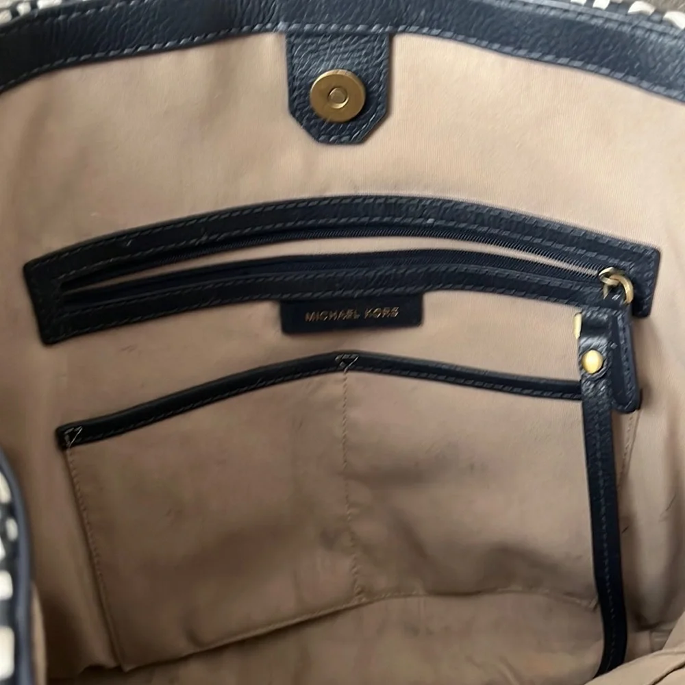 COPY - •Michael Kors Tote Bag Authentic• - Picture 8 of 11